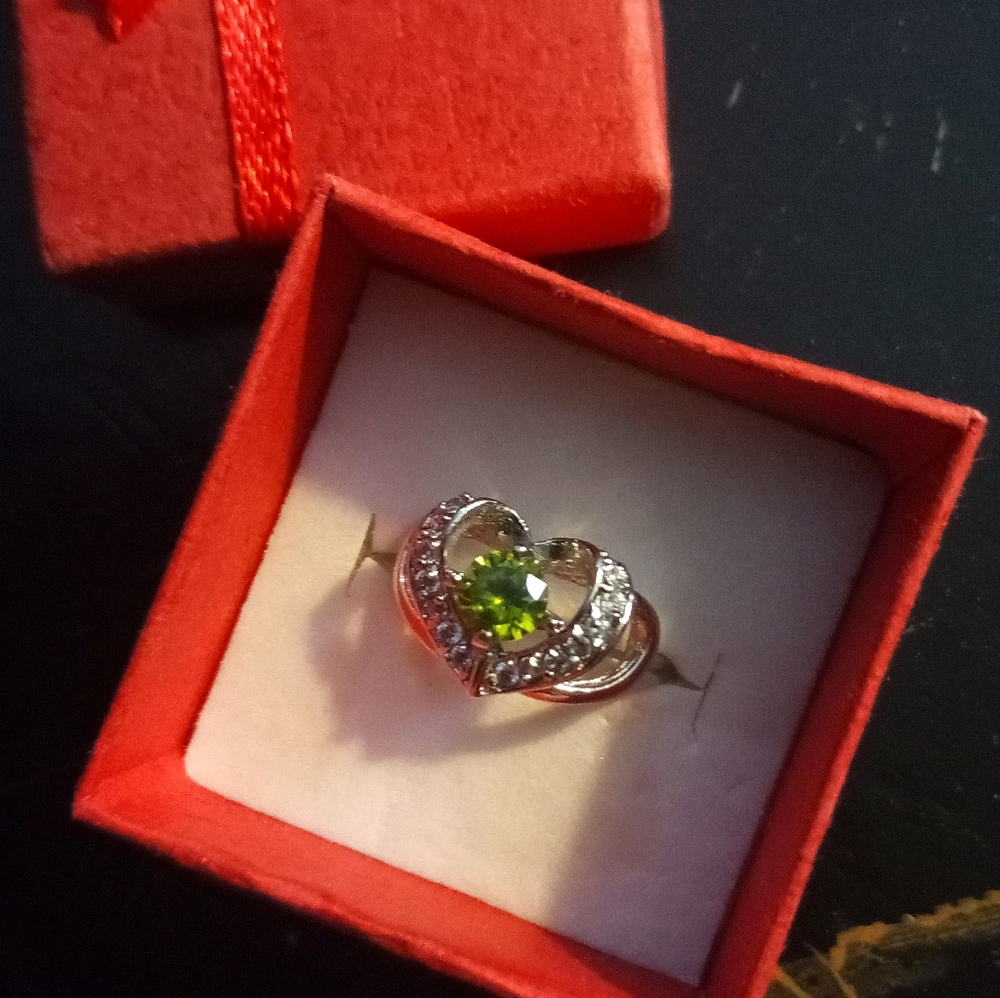 Peridot Ring - Picture 3 of 4